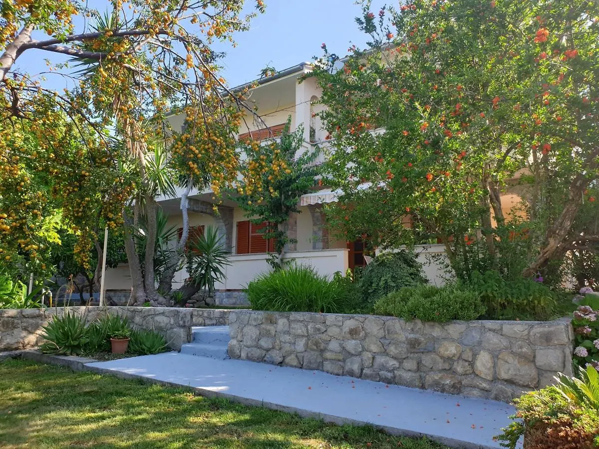 Apartments Davorka location