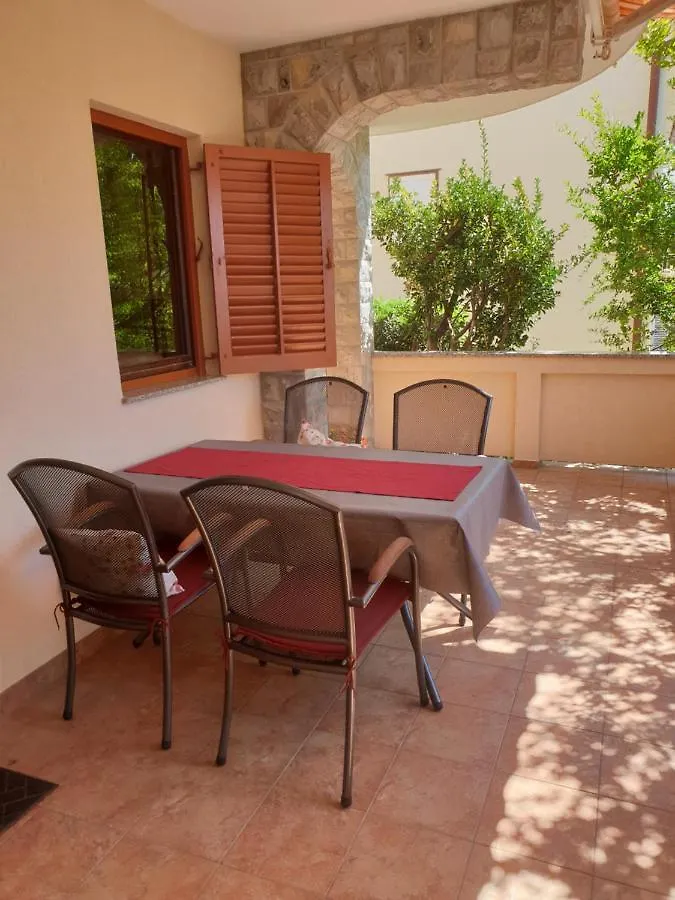 Apartments Davorka Banjol