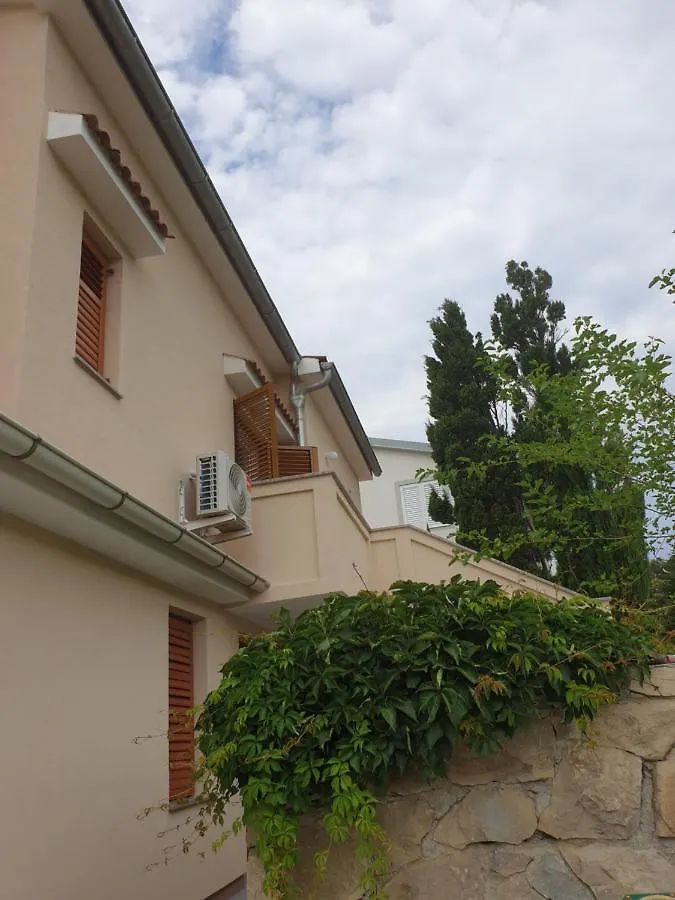 Apartments Davorka Banjol