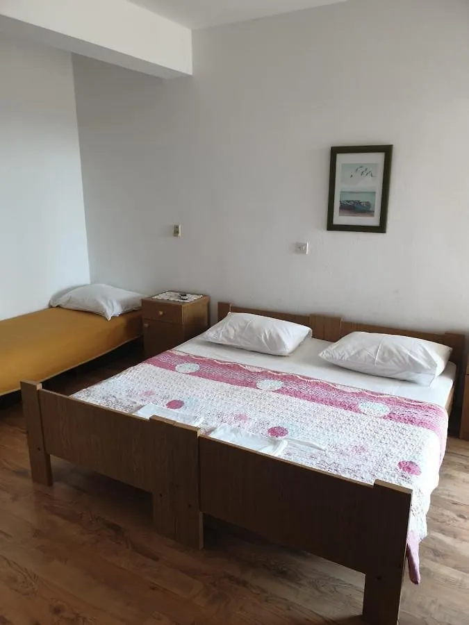 Apartments Davorka Banjol